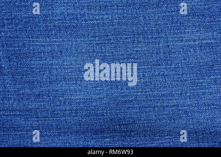 Jeans blu. Sfondo tessili ai fini della progettazione con copia spazio. Foto Stock