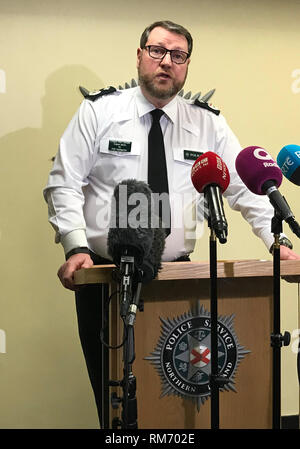 È sotto embargo per 0001 giovedì 14 febbraio PSNI Vice Assistente CHIEF CONSTABLE Stephen Martin scusandosi per conto dell'Organizzazione per la mancanza di divulgare informazioni alla polizia Mediatore circa una famigerata lealisti di ripresa. Cinque persone sono state uccise il 5 febbraio 1992 quando i membri dell'Ulster Freedom Fighters (uff) ha aperto il fuoco su Sean Graham bookmakers shop sulla parte inferiore Ormeau Road a Belfast. Foto Stock