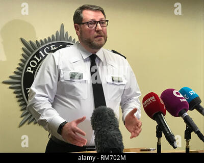 È sotto embargo per 0001 giovedì 14 febbraio PSNI Vice Assistente CHIEF CONSTABLE Stephen Martin scusandosi per conto dell'Organizzazione per la mancanza di divulgare informazioni alla polizia Mediatore circa una famigerata lealisti di ripresa. Cinque persone sono state uccise il 5 febbraio 1992 quando i membri dell'Ulster Freedom Fighters (uff) ha aperto il fuoco su Sean Graham bookmakers shop sulla parte inferiore Ormeau Road a Belfast. Foto Stock