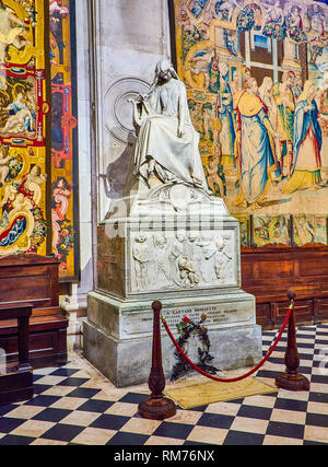 Il monumento funebre di Gaetano Donizetti nella Basilica di Santa Maria Maggiore, la scultura di Vincenzo Vela. Città Alta di Bergamo, Lombardia, Italia. Foto Stock