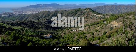 Vista panoramica di Malaga da Montes Malaga, Andalusia, Costa del Sol, Spagna. 11 Novembre 2018 Foto Stock