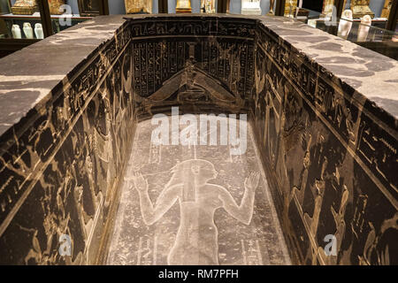 Al sarcofago antico Egitto display del Kunsthistorisches Museum di Vienna, Austria Foto Stock