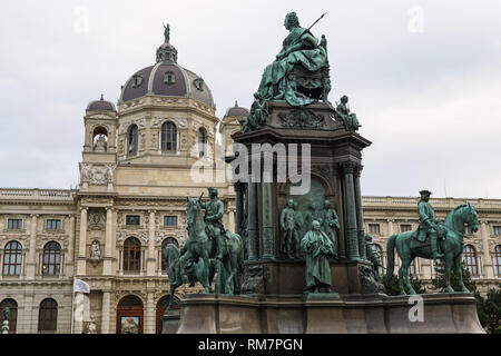 Monumento dell'imperatrice Maria Teresa e Museo Kunsthistorisches, Museo di storia dell'Arte a Vienna, Austria Foto Stock