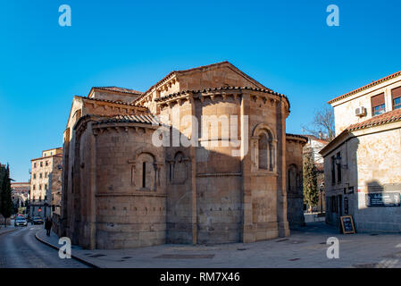 Salamanca, Spagna; Febbraio 2019: vista sulla chiesa di Santo TomÃ¡s Canturiense nella monumentale città di Salamanca Foto Stock