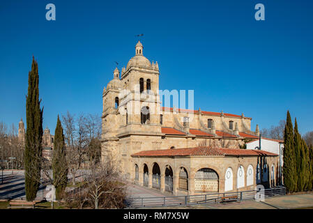 Salamanca, Spagna; Febbraio 2019: vista della chiesa del Arrabal, nella periferia della città monumentale di Salamanca Foto Stock