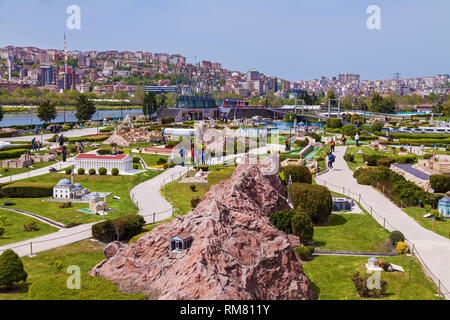 Turchia Istanbul Aprile 18, 2018: Miniaturk park a Istanbul, il più grande parco in miniatura nel mondo. Il parco contiene 105 edifici, ciascuno replicati Foto Stock