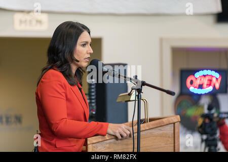 Xi Febbraio, 2019. Congressista Tulsi Gabbard delle Hawaii ha portato la sua campagna presidenziale di Fairfield, Iowa il lunedì. Foto Stock