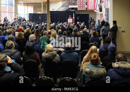 Xi Febbraio, 2019. Congressista Tulsi Gabbard delle Hawaii ha portato la sua campagna presidenziale di Fairfield, Iowa il lunedì. Foto Stock