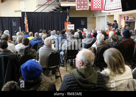 Xi Febbraio, 2019. Congressista Tulsi Gabbard delle Hawaii ha portato la sua campagna presidenziale di Fairfield, Iowa il lunedì. Foto Stock