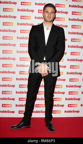 01-10-14 - all'interno di sapone Awards 2014 - tappeto rosso arrivi a Dstrkt, Piccadilly, Londra Foto Mostra: Hollyoaks star Charlie Clapham Foto Stock