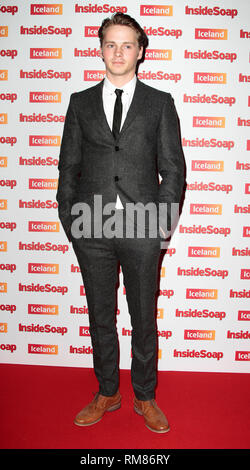 01-10-14 - all'interno di sapone Awards 2014 - tappeto rosso arrivi a Dstrkt, Piccadilly, Londra Foto Mostra: Eastenders stella sciopero Sam Foto Stock