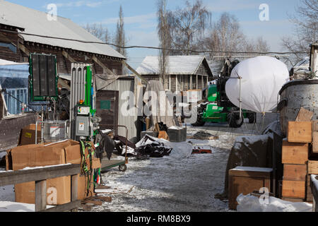 Movie set preparazione in preparazione per una scena notturna scatta Foto Stock