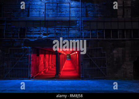 Tunnel in un abbandono del sito industriale. Foto Stock