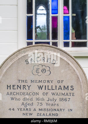 Henry Williams memorial tomba di pietra, Chiesa della Santa Trinità, Pararaka, Northland, Nuova Zelanda, Foto Stock