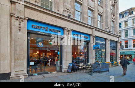 Londra CAFFE NERO NEL HAYMARKET Foto Stock