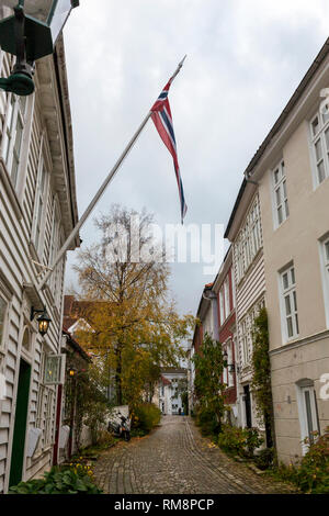 Lille Markeveien, una vecchia strada nel quartiere Nordnes, Bergen Hordaland, Norvegia Foto Stock