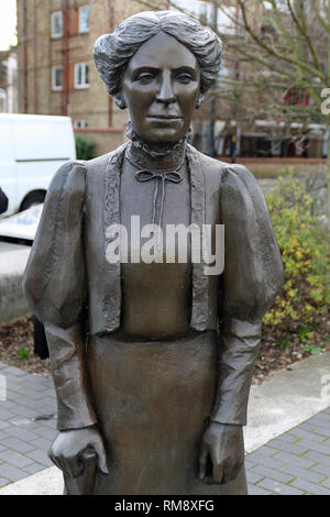 Statua di Ada Salter, née marrone (20 luglio 1866 - 4 dicembre 1942) in Bermondsey che era un inglese un riformatore sociale. Foto Stock