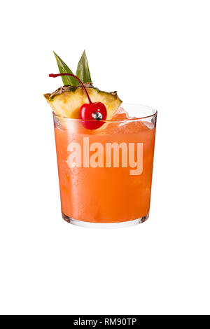 Il Rum rinfrescante Mai Tai Cocktail sul bianco con un tracciato di ritaglio Foto Stock