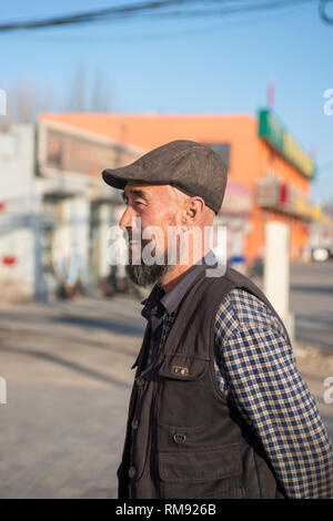 Indossa un cappello e barbuto uomo vecchio.asiatici Foto Stock