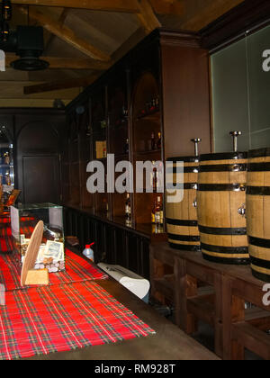 Yoichi, Giappone - Febbraio 4, 2015. Nikka whisky, cantina in Giappone in yoichi, camere di stoccaggio per il whiskey e vino, vendita di whiskey di lusso e vino. Foto Stock