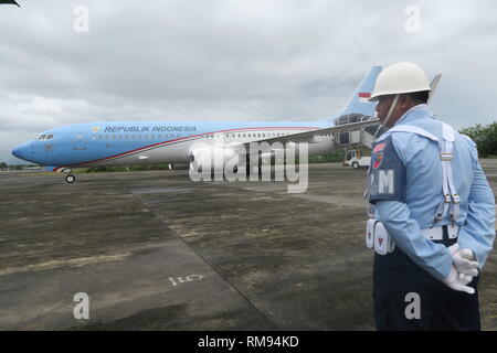 Banda Aceh, Indonesia - 2 Giugno 2016: Le elezioni presidenziali indonesiane di aeromobili (Indonesia uno A-001) preparare a prendere il via al Sultan Iskandar Muda Airport Foto Stock