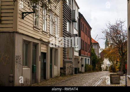 Lille Markeveien, una vecchia strada nel quartiere Nordnes, Bergen Hordaland, Norvegia Foto Stock