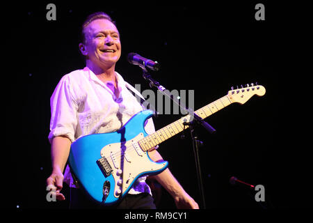 Cantante, compositore e chitarrista David Cassidy è mostrato esibirsi sul palco durante un 'live' aspetto di concerto. Foto Stock