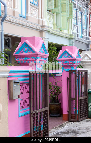 Singapore Koon Seng Road, Joo Chiat District Shop House, porta d'ingresso. Foto Stock