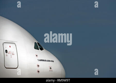 Berlino, Germania. Undicesimo Sep, 2012. Un Airbus super jumbo un380-800 della compagnia "Emirates' è protagonista presso il Berlin Air Show (ILA) detenute all'aeroporto Schoenefeld di Berlino, Germania, 11 settembre 2012. Credito: Robert Schlesinger | in tutto il mondo di utilizzo/dpa/Alamy Live News Foto Stock