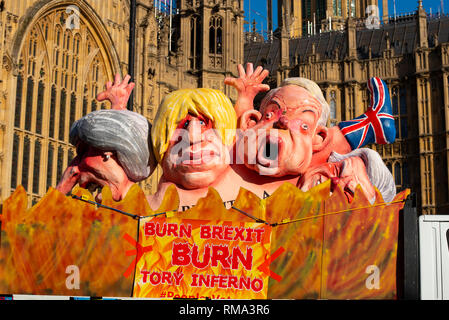 Fumetto caricature Brexit proteste continuano al di fuori del Parlamento, Westminster, London, Regno Unito come pro-UE e pro-Brexit gli attivisti cercano di rendere i loro punti Foto Stock