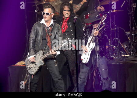 L'Hollywood i vampiri sono mostrati esibirsi sul palco durante un 'live' aspetto di concerto. Foto Stock