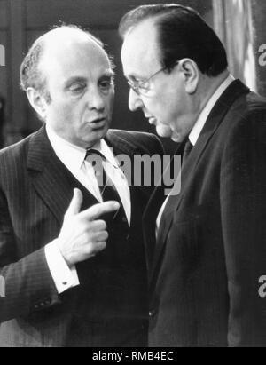 Otto Graf Lambsdorff in conversazione con Hans-Dietrich GENSCHER. Foto Stock