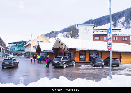 Schladming, una piccola città e un grande sport invernale resort, una popolare destinazione turistica, nel fiume Enns valley in Schladming regione Dachstein, northwe Foto Stock