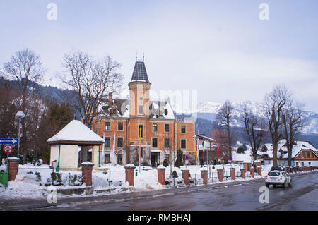 Il Schladming city hall e città ufficio comunale è stato costruito nel 1884 dal principe agosto di Saxony-Coburg e Gotha come residenza di caccia. Schladming, a SMA Foto Stock