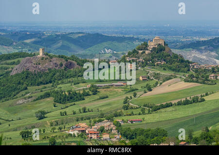 Rossena e castello di Canossa in Emilia Romagna Foto Stock