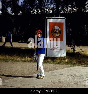 Gli stati di un FDJ marching band in un pioniere sul campo i Kyffhaeuser. Foto Stock