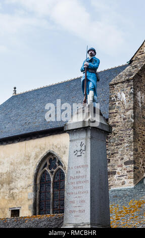 Paimpont Memoriale di guerra e l'Abbazia de Paimpont, Ille et Vilaine Bretagna, Francia Foto Stock