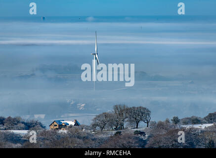 Vista sulla regione di Fylde di Lancashire verso Blackpool da Oakenclough, Preston, Lancashire. Foto Stock