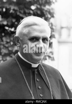 Il Cardinale Joseph Ratzinger, Arcivescovo di Monaco e Frisinga. Foto Stock