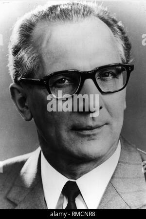 Erich Honecker (25.08.1912 - 29.05.1994), tra 1937 - 1945 prigioniero nel Zuchthaus Brandeburgo (Brandeburgo carcere), tra 1946 - 1955 Presidente dell'Organizzazione per la gioventù FDJ, tra 1958 - 1989 membro del Politburo SED, tra 1971 - 1989 Segretario generale del SED, tra 1976 - 1989 Segretario Generale del Partito socialista unitario della Germania (RDT). Foto Stock