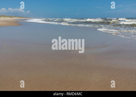 Bella vista spiaggia Isola Ocracoke Outer Banks NC. Foto Stock