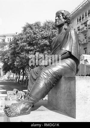 Statua del filosofo greco Aristotele sulla Piazza Aristotelous a Salonicco. Foto Stock