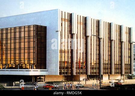 Sede della Volkskammer della RDT nel Palazzo della Repubblica costruita tra il 1973 e il 1976 a Marx-Engels-Platz a Berlino. Foto dal 15 ottobre 1972. Foto Stock