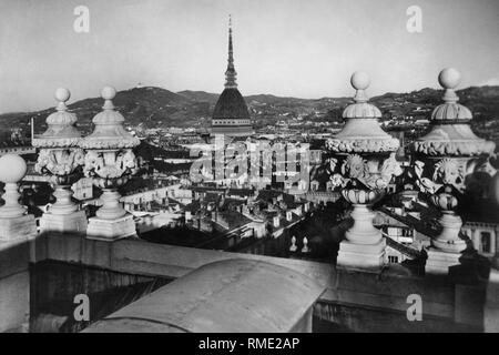 La Mole Antonelliana e la Collina di Superga Torino, Piemonte, Italia 1920 Foto Stock