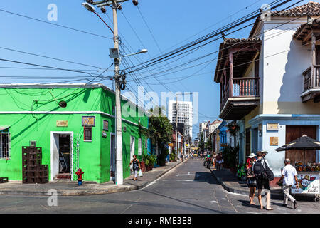 Angolo della Plazuela de la Santisima Trinidad con Calle del Guerrero, Barrio Getsemaní, Cartagena de Indias, Colombia. Foto Stock