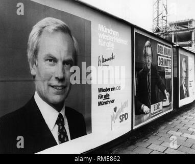 Elezione dei poster di candidati per l'ufficio del sindaco di Monaco di Baviera: DOCUP candidato Georg Kronawitter (slogan: 'Munich home nuovo per tutti") e FDP candidato Manfred Brunner (slogan: "L'uomo di medio"). Foto Stock