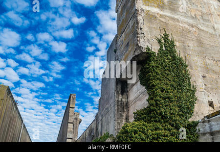 WW2: rimane del tedesco Atlantic Wall in Bretagna. U-boot base in Lorient Foto Stock