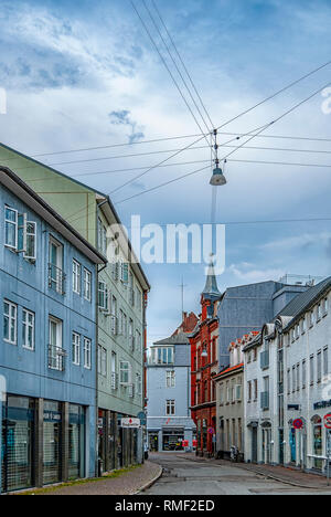 AARHUS, Danimarca - 09 agosto 2009: un piccolo e pittoresco street nella parte vecchia di Aarhus, Danimarca. Foto Stock