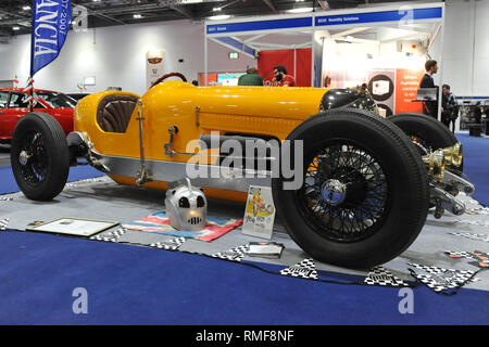 ExCel London, Regno Unito. 14 feb 2019. Un Harry Miller auto racing in mostra al London Classic Car Show che si sta svolgendo a ExCel di Londra, Regno Unito. Circa 700 dei migliori posti al mondo per automobili classiche sono in esposizione presso lo show che vanno dal vintage pre-guerra tourer al moderno concetto di automobili. La mostra mette in circa 37.000 visitatori, che vanno dal grave teste di benzina per le persone che amano il bello e i veicoli classici. Credito: Michael Preston/Alamy Live News Foto Stock