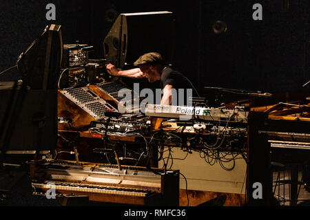 Copenhagen, Danimarca. Xiv Feb, 2019. Danimarca Copenhagen - Febbraio 14, 2019. Il musicista tedesco, pianista e compositore Nils Frahm esegue un concerto dal vivo a KB Hallen di Copenaghen. (Photo credit: Gonzales foto/Alamy Live News Foto Stock